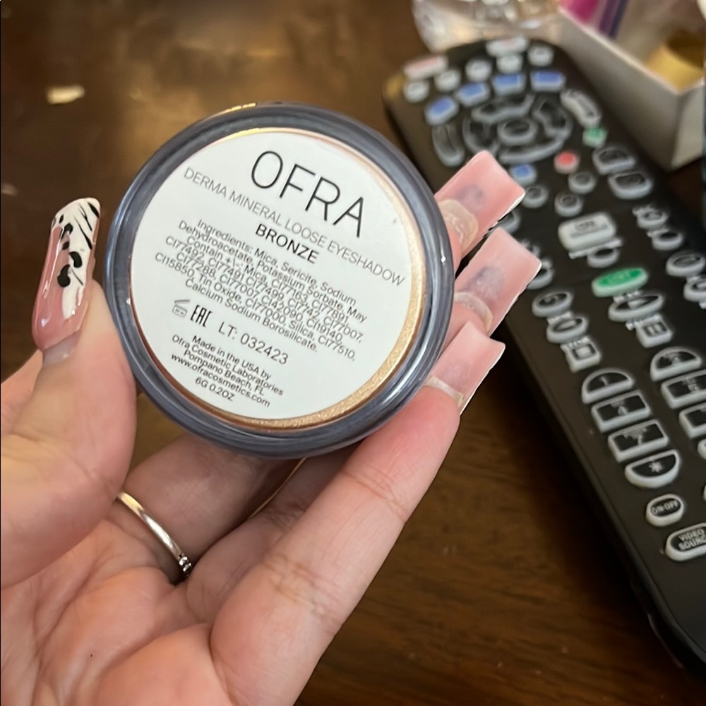 OFRA Derma Mineral Loose Eyeshadow - Shimmering Bronze